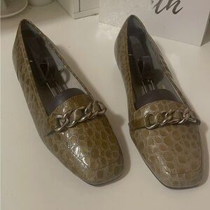 Enzo Angeloni, beautiful lime color, leather shoes with the thick silver chain